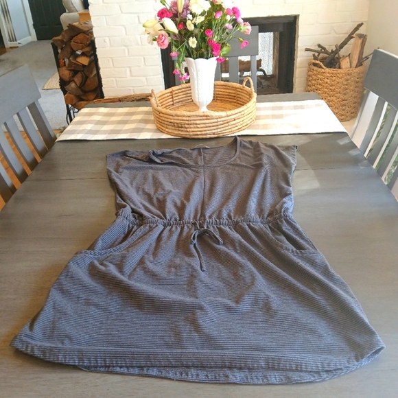 NORTH face Gray Striped Casual Dress NWOT size xl - Picture 1 of 4